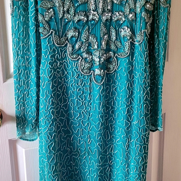 STUNNING VINTAGE BEADED GOWN - Picture 1 of 7